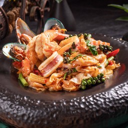 เส้นใหญ่ผัดขี้เมาทะเล