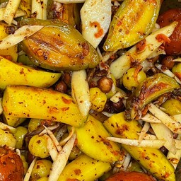 ยำของดองรวมมิตรผสมมะม่วงเปรี้ยว