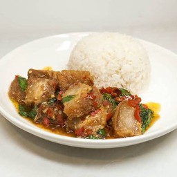 ข้าวกระเพราหมูกรอบ