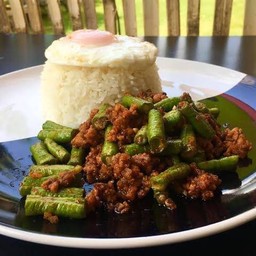 ข้าวพริกแกงหมูสับ