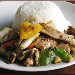 ผัดพริกไทยดำราดข้าว