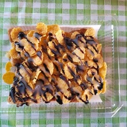 ปังปิ้งเนยนม คอนเฟลค+ช็อคโกแลต