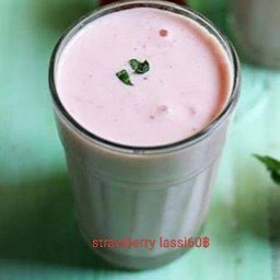 Strawberry lassi โยเกิร์ตรสสตรอเบอรี่