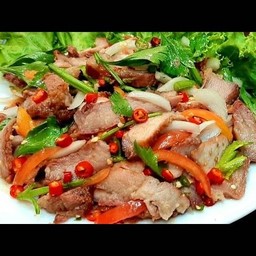 ยำคอหมูย่าง