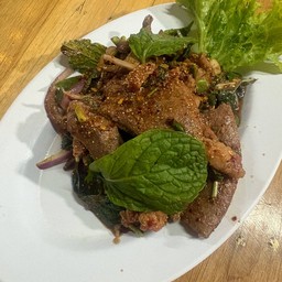 น้ำตกคอหมูใส่ตับ