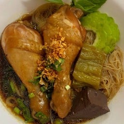 น่องไก่ ตุ๋นมะระ