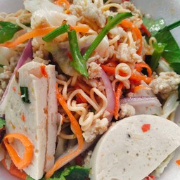 ยำมาม่าหมูสับ