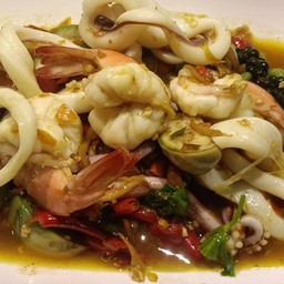 ผัดฉ่าทะเล (หมึก+กุ้ง)