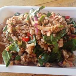 ลาบเดือนเพ็ญ อาหารตามสั่ง นาป่า