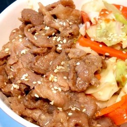 ข้าวหน้าหมูผัดซอสเกาหลี