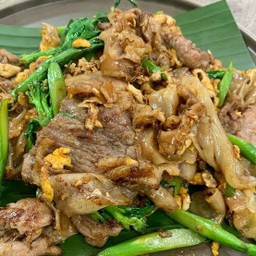 ผัดซีอิ้วเกี๊ยวกรอบ