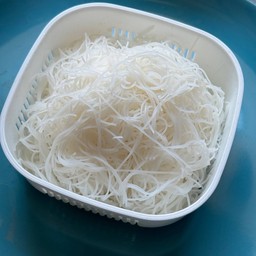 เส้นหมี่ลวก