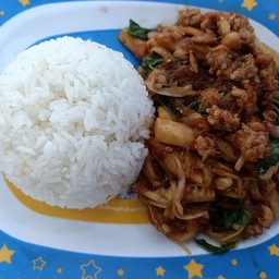 กระเพราหมูสับหน่อไม้ดอง