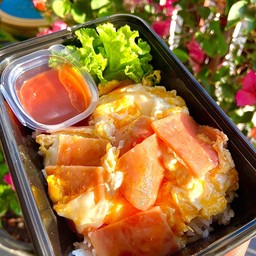 ข้าวไข่ขยี้แฮมไก่