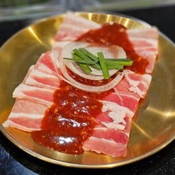 Yuk-do Korean Premium Grilled Buffet (ยุก-โด) เอกมัย