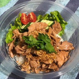 ข้าวหมูกระเทียม