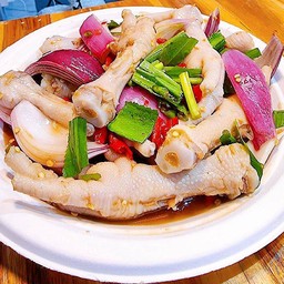 ยำตีนไก่