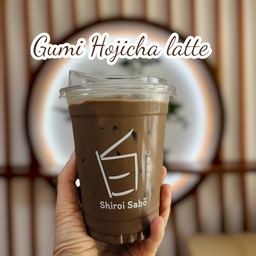 Gumi Hojicha latte