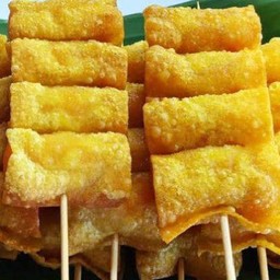 เกี๊ยวไส้กรอกแดง