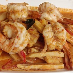 ยอดมะพร้าวผัดพริกแกงกุ้ง