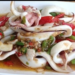หมึกผัดพริกขี้หนูสด