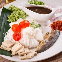 ยำขนมจีนไข่แดงเต็มใบ ขายดี