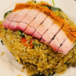 ข้าวผัดเขียวหวานหมูกรอบ