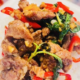 กระเพราเนื้อโคขุนไทย 100กรัม