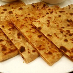 aloo paratha โรตีใส่มันฝรั่ง