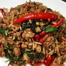 ข้าวกะเพราะคลุกเนื้อ