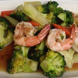 ผัดมัคโครี่กุ้ง