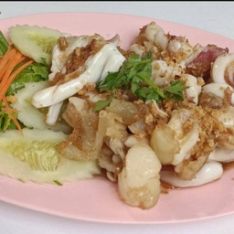 หมึก+ไข่หมึก(ทอดกระเทียม)