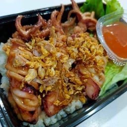 ข้าวหอมหมึกไข่ทอดกระเทียม