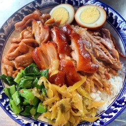 ข้าวขาหมู-รวมทุกอย่าง(อร่อยคุ้ม)