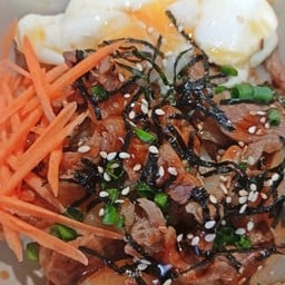 ข้าวหน้าเนื้อ ซอสญี่ปุ่น (ไม่รวมไข่ออนเซน)