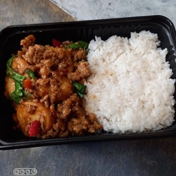 กะเพราเต้าหู้หมูสับราดข้าว