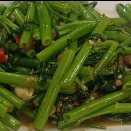 ผัดผักบุ้งไฟแดง