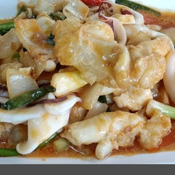 หมึกไข่ (ผัดไข่เค็ม)