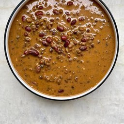 Dal makhani ถั่วดำในซอสมะเขือเทศครีมมี่