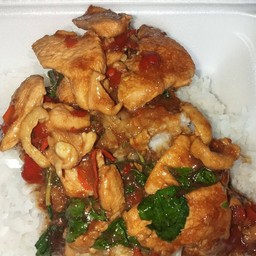 กระเพราไก่ชิ้น