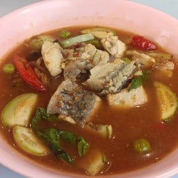 แกงป่าเนื้อปลากระพงครึ่งตัว