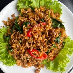 กะเพรามาม่าหมูสับ