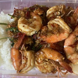ข้าวกะเพรากุ้ง