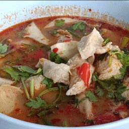 ต้มยำเนื้อสะโพกไก่ (น้ำข้น/น้ำใส)