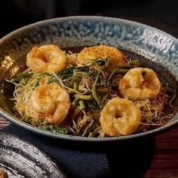 เส้นหมี่ผัดกระเฉดกุ้ง