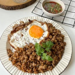 หมูสับกระเทียมฉ่ำๆ กับข้าว