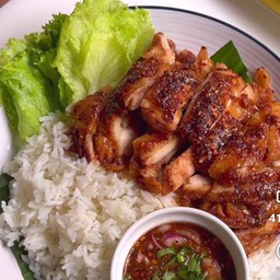 ข้าวสวยไก่ย่างคลุกฝุ่น