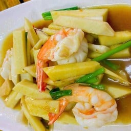 ยอดมะพร้าวผัดน้ำมันหอยใส่กุ้ง