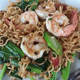 มาม่าผัดกระเพรากุ้ง