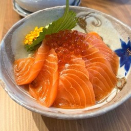 Salmon Ikura Don ข้าวหน้าแซลมอนไข่แซลมอน